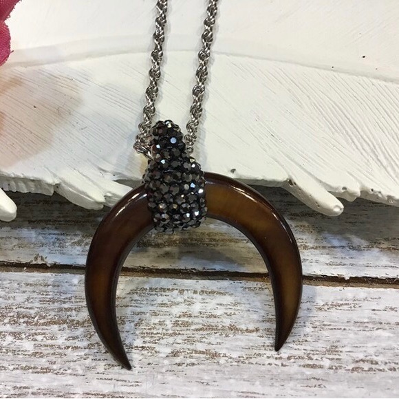 Horn Necklace - Picture 1 of 1